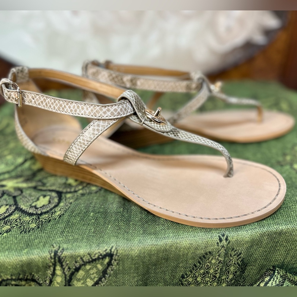 COACH Ingrid Natural Snake Print Leather Thong Wedge Sandals (8.5)‼️NIB‼️